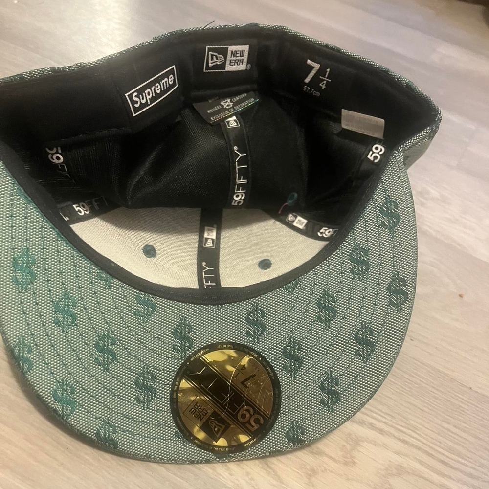 Supreme Monogram Box Logo New Era cap from SS18 features an all-over dollar sign - Picture 5 of 5